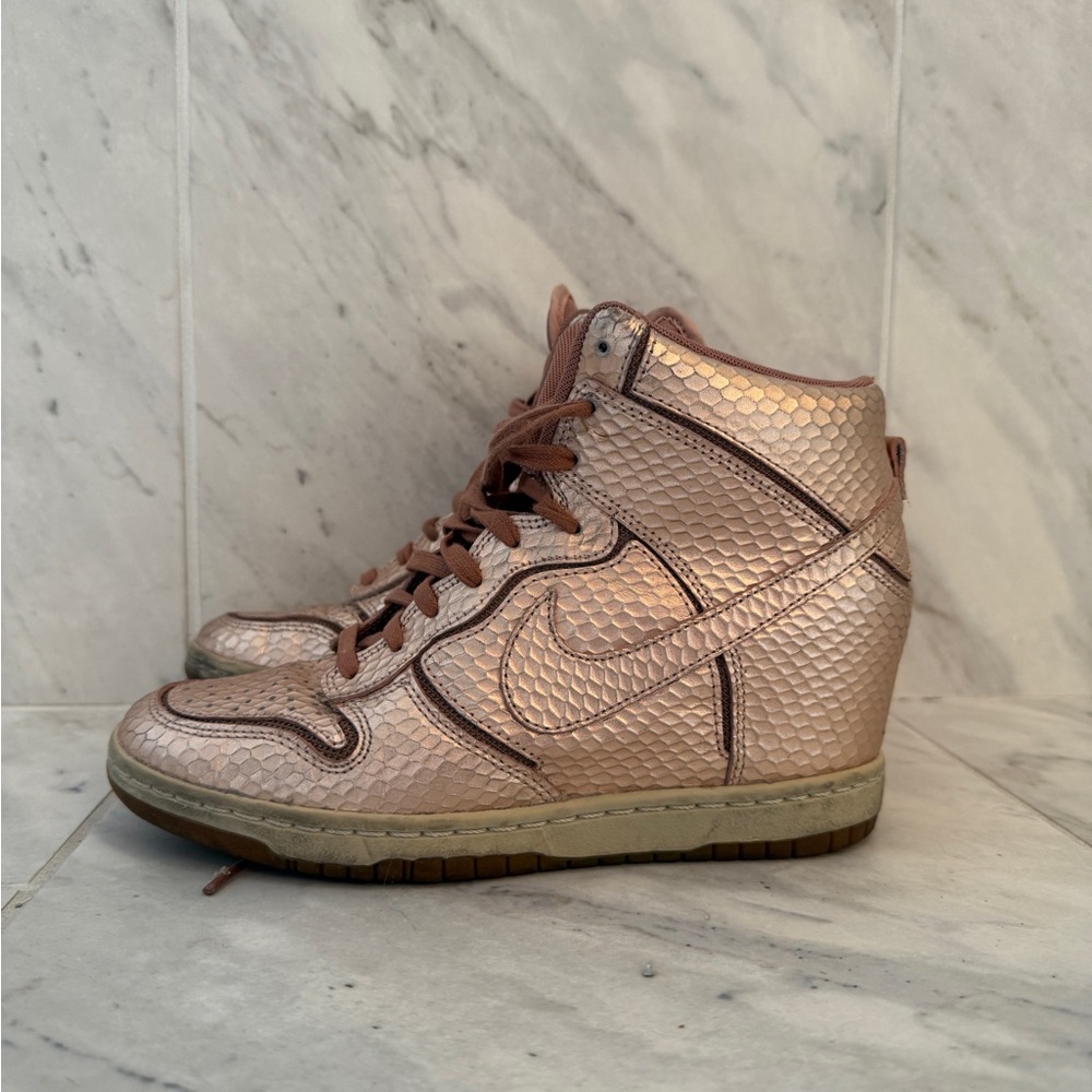 Women’s Nike Wedge High Top Sneakers in rose snakeskin | Rare | US 7 / 38